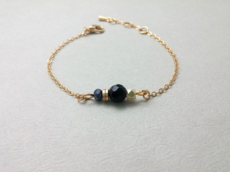 Bracelet crystal glass beads section Bronze fine-stranded bracelet - สร้อยข้อมือ - โลหะ 