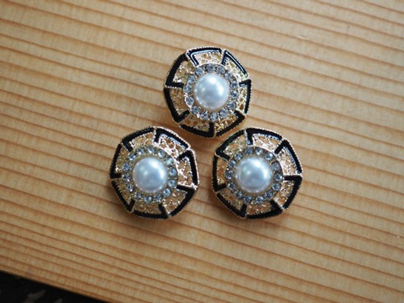 46019 Limited quantity Back hole 20mm 2 pearl metal buttons Black - Other - Other Materials Black