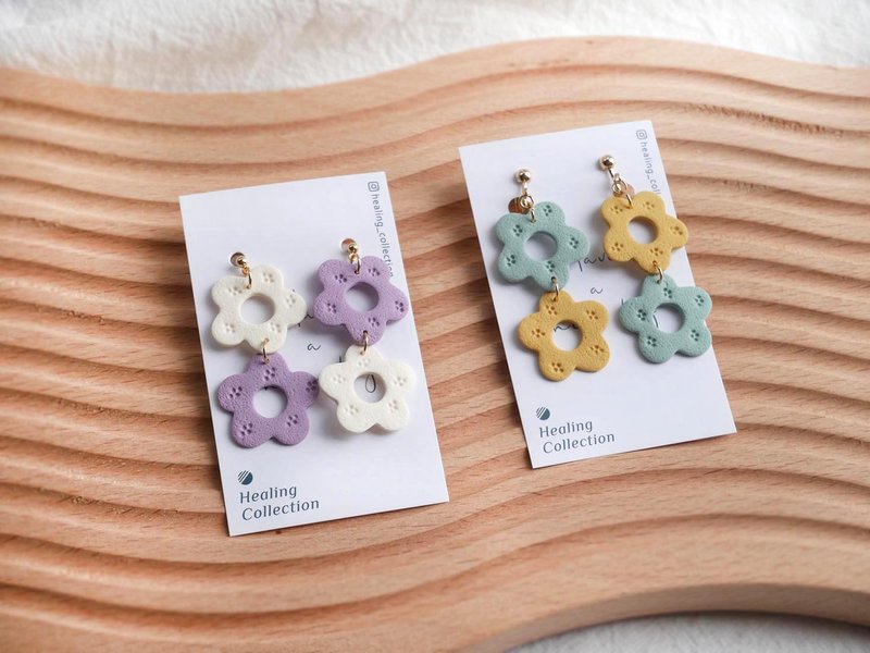 Healing collection room | Flowers under the sun simple texture embossed two-color flowers handmade soft pottery earrings - Earrings & Clip-ons - Pottery Multicolor