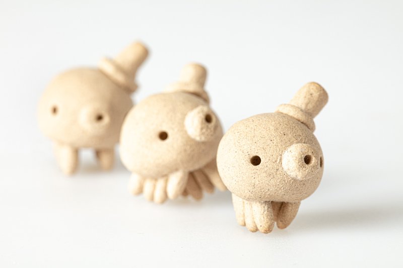 走路章魚系列—高禮帽章魚 - 擺飾/家飾品 - 陶 白色