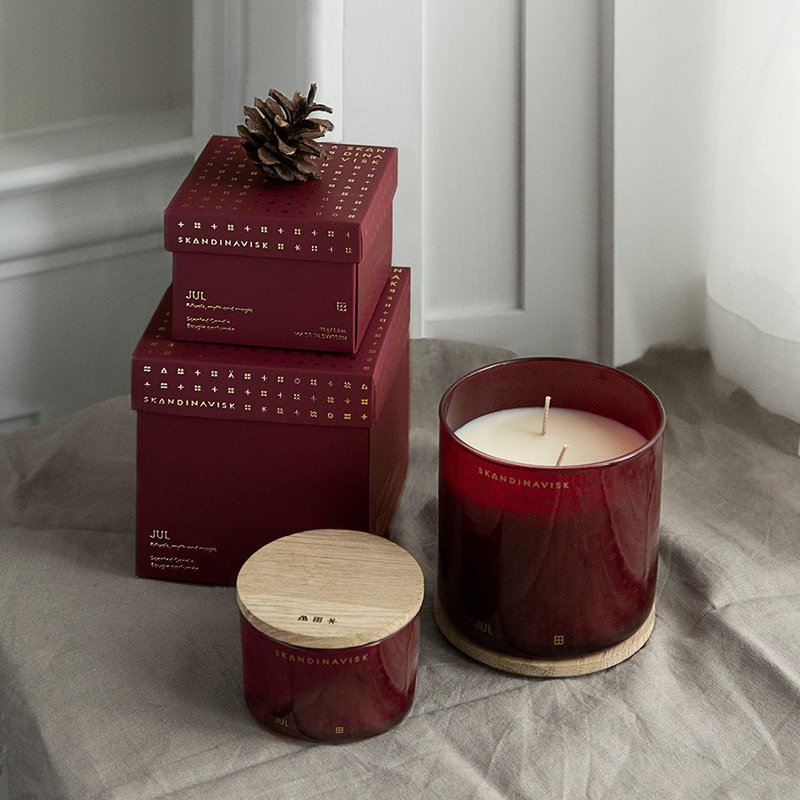 Skandinavisk ∣ Christmas limited edition scented candle - JUL mulled wine - น้ำหอม - วัสดุอื่นๆ สีแดง