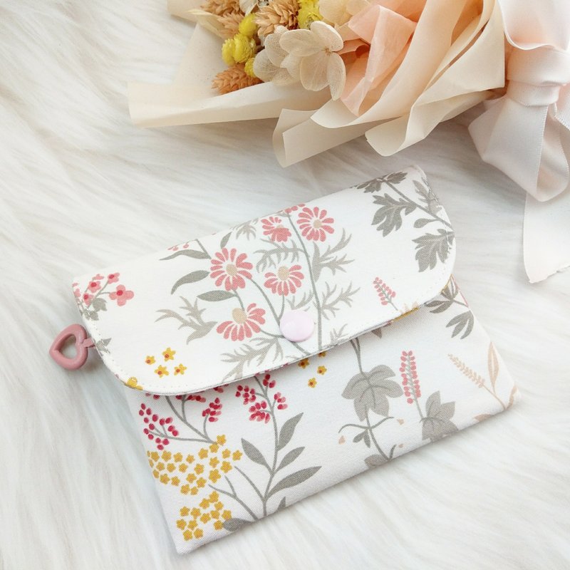 classical garden. Zipper Double Wall Coin Purse - กระเป๋าใส่เหรียญ - ผ้าฝ้าย/ผ้าลินิน สึชมพู