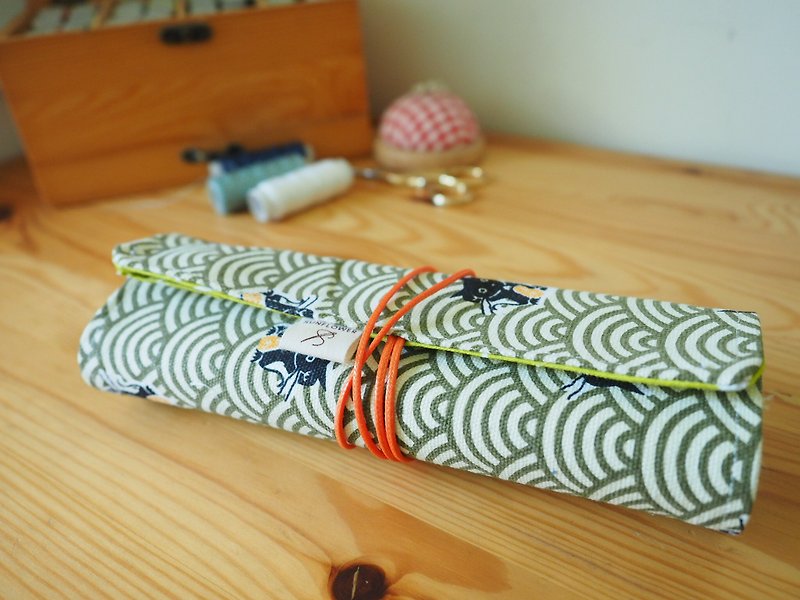 Handmade pencil roll case, tool roll, wrap case - กล่องดินสอ/ถุงดินสอ - ผ้าฝ้าย/ผ้าลินิน สีเขียว