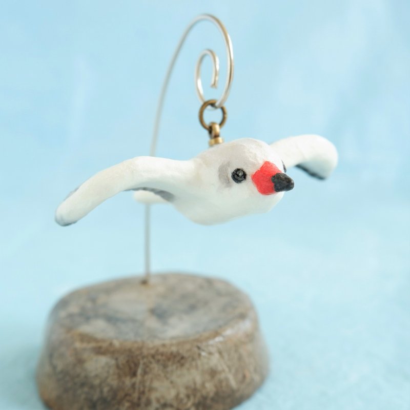 和紙で色付けしたユリカモメの置き物　吊り飾りタイプ - 擺飾/家飾品 - 黏土 白色