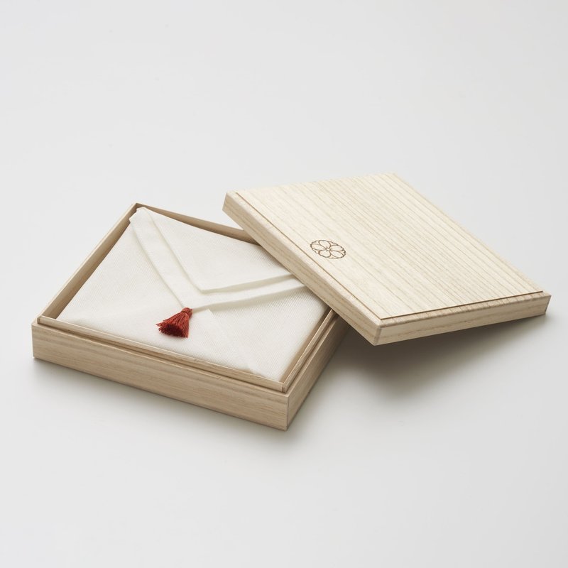 Hagukumu handkerchief KIWAMI　3pcs　Good fortune and happiness - Handkerchiefs & Pocket Squares - Cotton & Hemp Multicolor