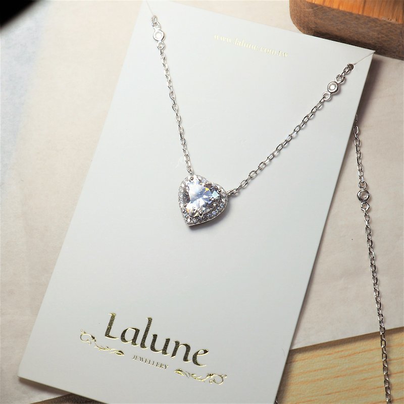||Jump No. 1|| A single heart-shaped crystal diamond sparkling pendant thin necklace April birthstone (white crystal diamond) - สร้อยคอทรง Collar - เงินแท้ สีเงิน