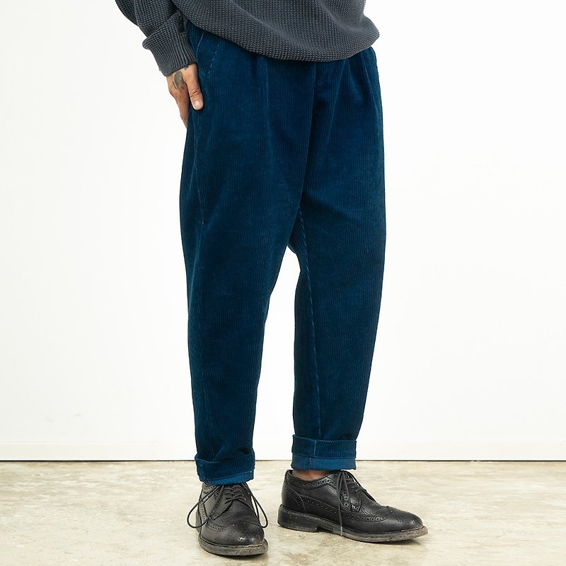 Handmade blue dyed Japanese retro loose corduroy casual tapered trousers - กางเกงขายาว - ผ้าฝ้าย/ผ้าลินิน สีน้ำเงิน