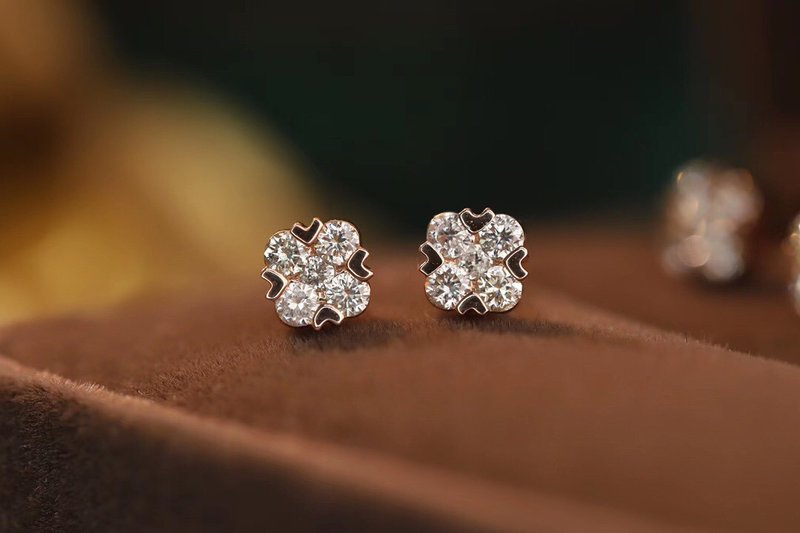 All natural 18K gold real diamond earrings fashion heart-shaped prong set - ต่างหู - เพชร 