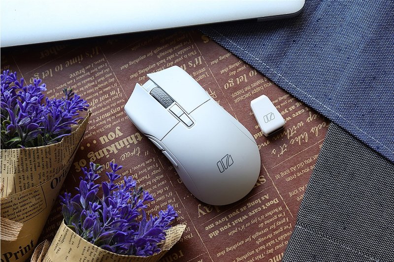 irocks M31R Bluetooth wireless three-mode optical lightweight gaming mouse-white - อุปกรณ์เสริมคอมพิวเตอร์ - วัสดุอื่นๆ 