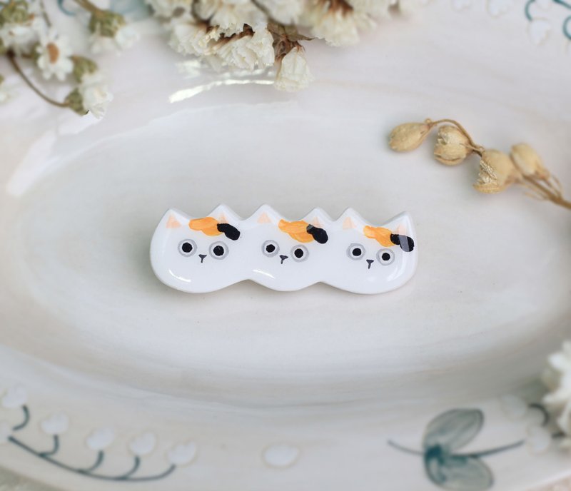 Sanhua Cat / Cat Hairpin / Hair Accessories Duckbill Clip Hand-made Japanese - Hair Accessories - Clay White