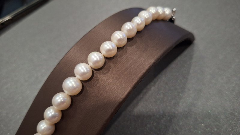 White Freshwater Pearl 5.5-6.5mm Bracelet finished with 18K White Gold C - Bracelets - Pearl White