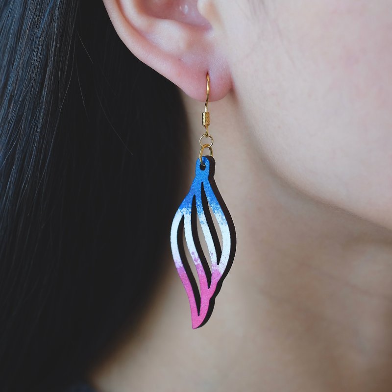 Wood earrings-Spiral blue&pink - ต่างหู - ไม้ หลากหลายสี