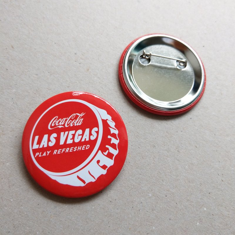 Old American | Coca-Cola Las Vegas Casino Limited Edition Bottle Cap Logo Badge/Pin - Badges & Pins - Other Metals Red