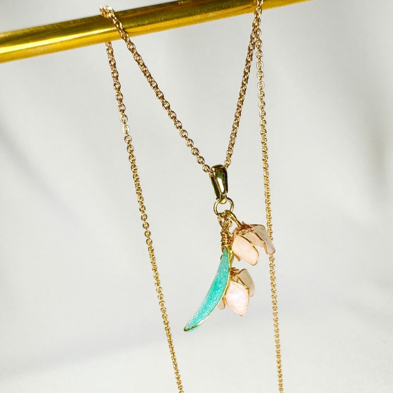 【迎接幸福】鈴蘭項鍊 – 閃耀樹脂與金屬線編織的花藝藝術 (鈴蘭項鍊) - 項鍊 - 樹脂 白色