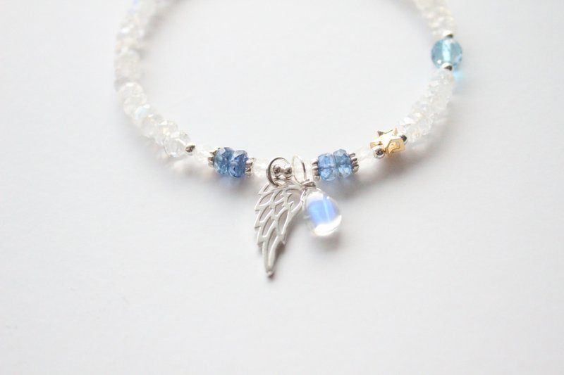 Journal snowy night frost / natural Moonstone, Stone fairy small wings silver bracelets - สร้อยข้อมือ - เครื่องเพชรพลอย 