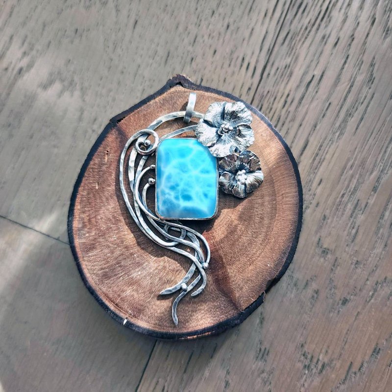 [Handmade by Qu Shuichen] Sea Stone sterling silver pendant - Necklaces - Gemstone Blue