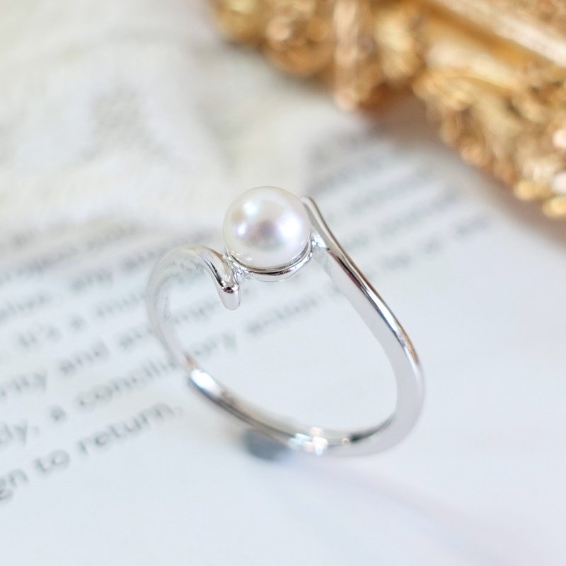 Gift from the sea of ​​natural pearls, beautiful pearlescent classic design sterling silver ring texture gift - แหวนทั่วไป - เงินแท้ ขาว