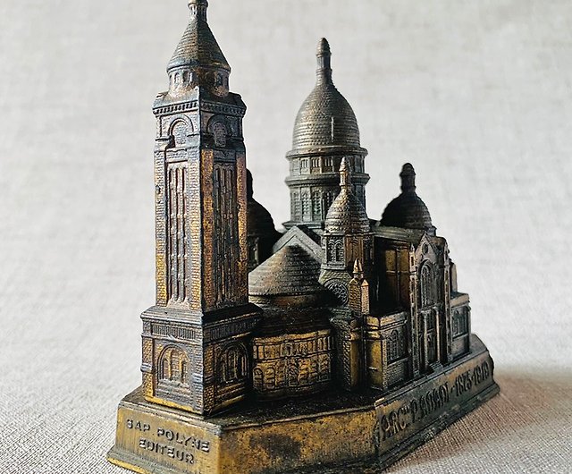 フランスの古典的なミニチュアサクレクール寺院の装飾パリのランド