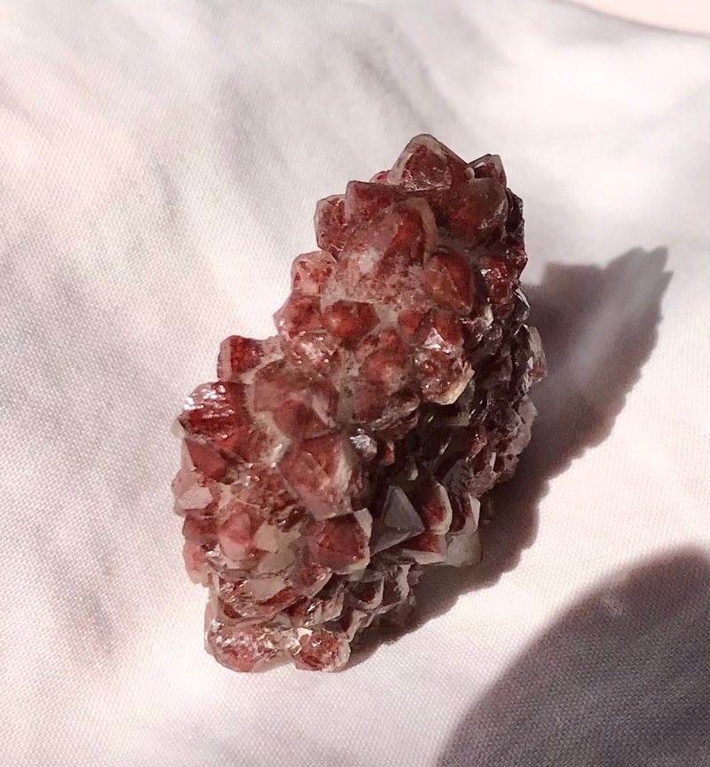 紅水晶隱山 紅晶簇 水晶簇 水晶花 水晶原礦 擺設 原石 crystal - 擺飾/家飾品 - 水晶 紅色