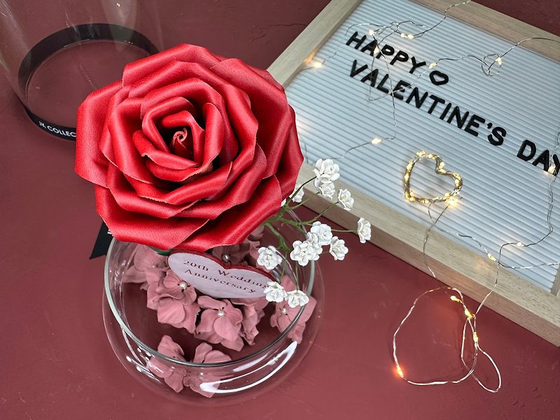 【客製化禮物】皮革薔薇玫瑰玻璃瓶【花】 - 裝飾/擺設  - 真皮 紅色
