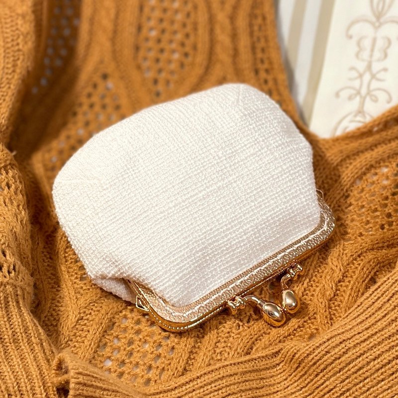 【褶襇禮服】現貨/典雅白粗紗打褶小口金包 - 零錢包/小錢包 - 其他材質 白色