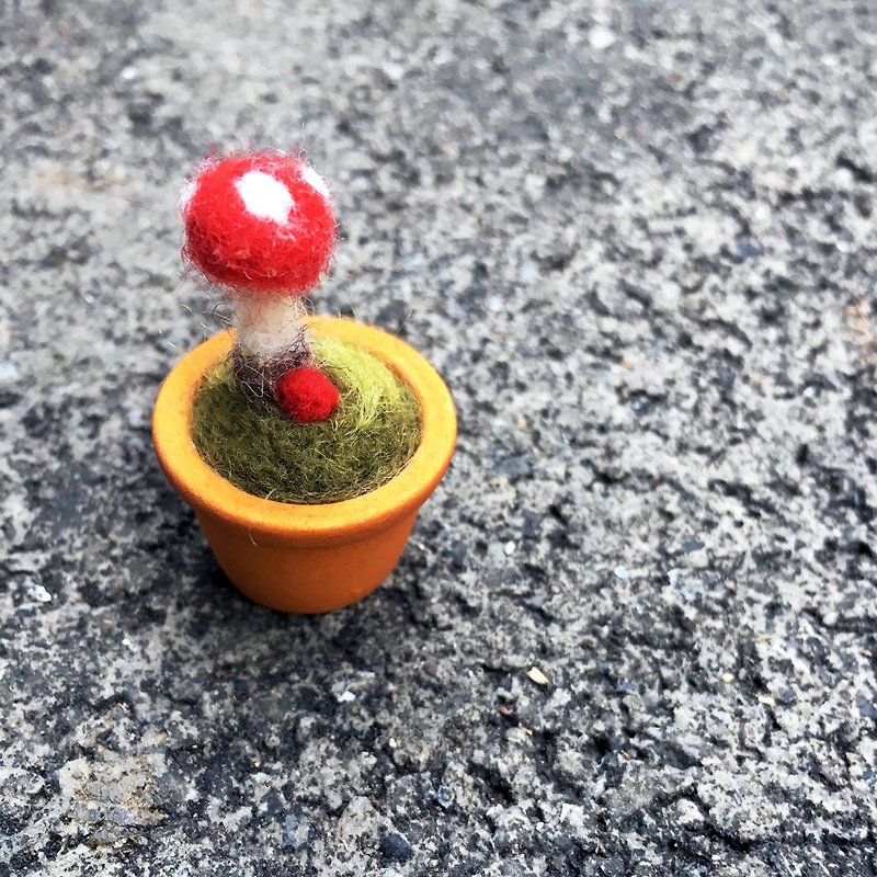 Handmade wool felt - mini mushroom - 裝飾/擺設  - 羊毛 紅色