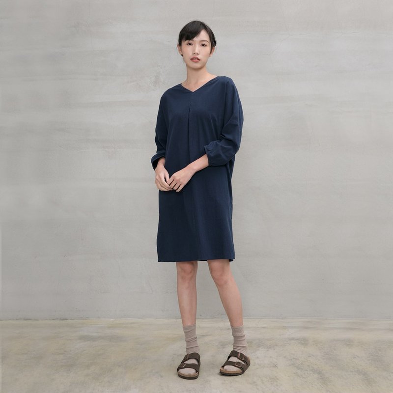 沉淨心靈V領洋裝  Laundry Day V-neck Dress D162 - 洋裝/連身裙 - 棉．麻 多色