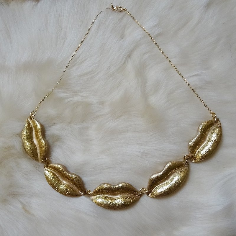 Glitter Lip Necklace Gold - Necklaces - Plastic Gold