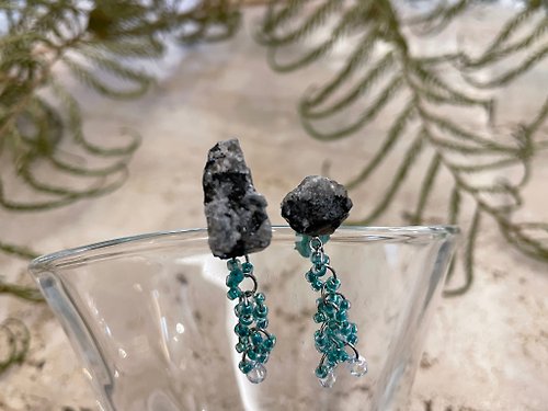米石里 石穗-水滴 黑色大理石配水藍串珠造型耳針 耳釘 耳環 獨家設計
