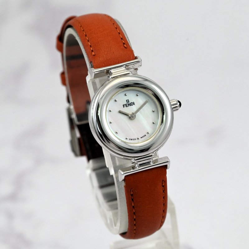 FENDI Ladies Watch Quartz Leather Belt 23mm Shell Dial Swiss Made Japan Shipping - นาฬิกาผู้หญิง - สแตนเลส ขาว