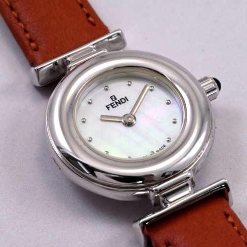 ヴィンテージ FENDI レディース腕時計 クォーツ 革ベルト 23mm