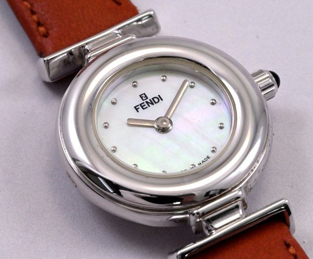 ヴィンテージ FENDI レディース腕時計 クォーツ 革ベルト 23mm