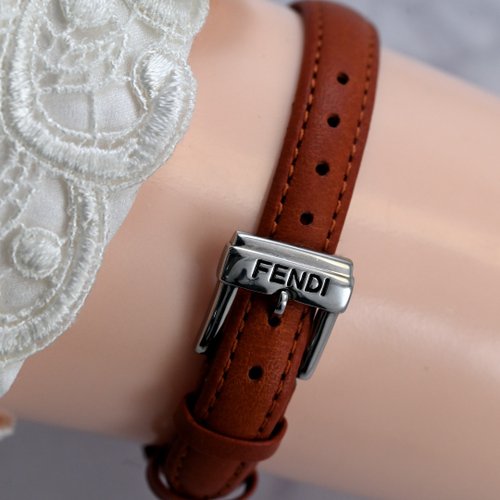 FENDI レザーベルト 時計 ヴィンテージ FENDI レディース腕時計 クォーツ 革ベルト 23mm