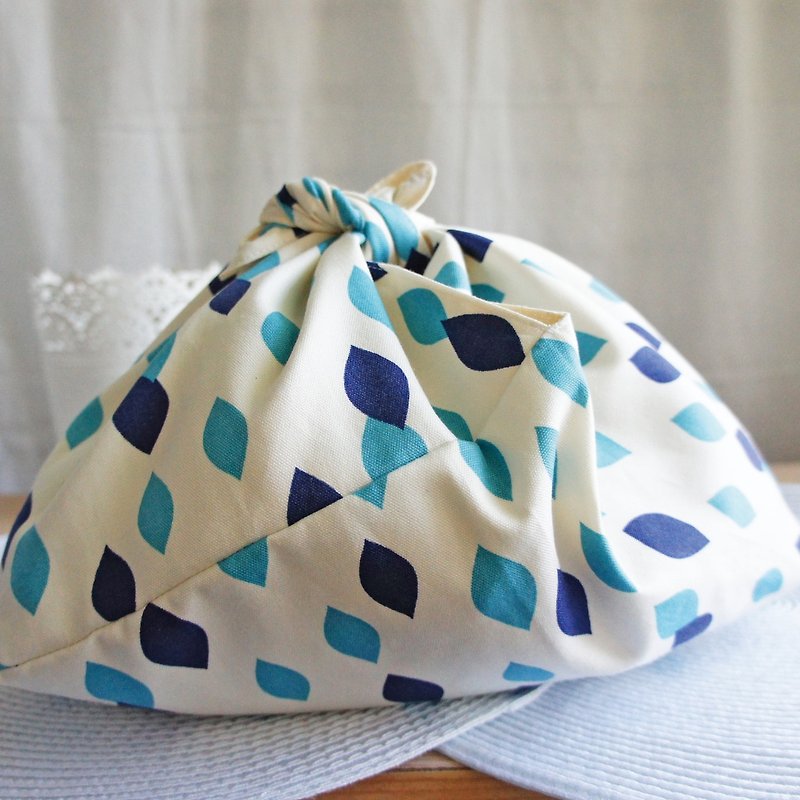 Lovely【日本布訂製】幾何水紋泡芙可折疊隨身包、環保袋、深淺藍 - 手袋/手提袋 - 棉．麻 藍色