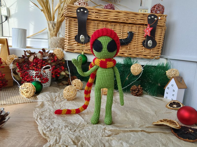 Green alien doll, Alien Shaped Plush Toy, Soft Cartoon Stuffed Doll For Kids - Stuffed Dolls & Figurines - Cotton & Hemp Green