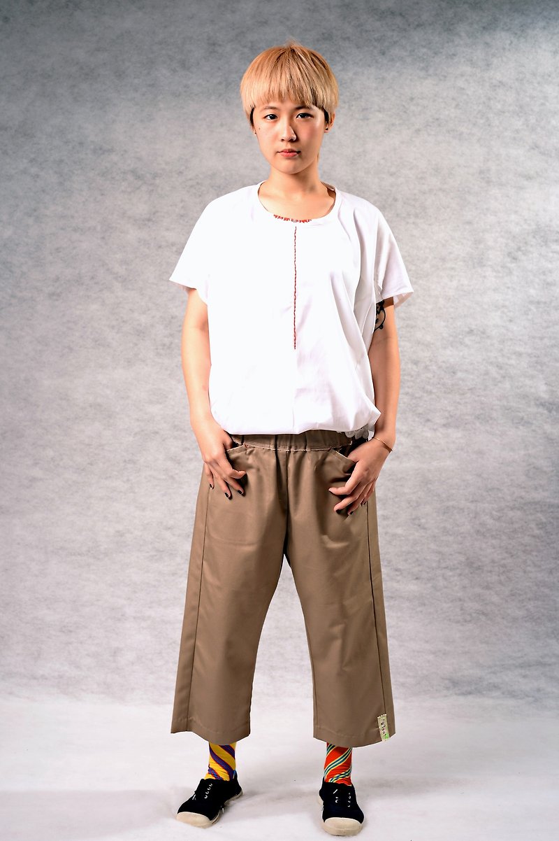 Temperature hand-stitched* Skip-color front placket with natural drape lines and simple loose-fitting blouse