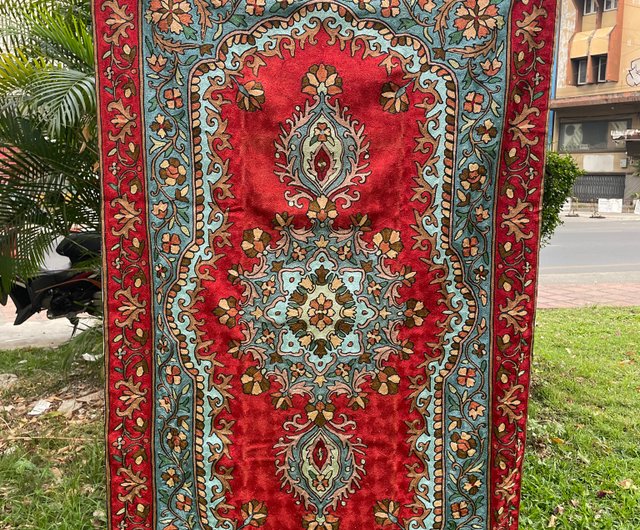 インドのカシミールの手刺繍シルク ラージ カーペット 152x91 - ローマ - ショップ inyatra - Kashmir Handmade  Craft 絨毯・カーペット - Pinkoi