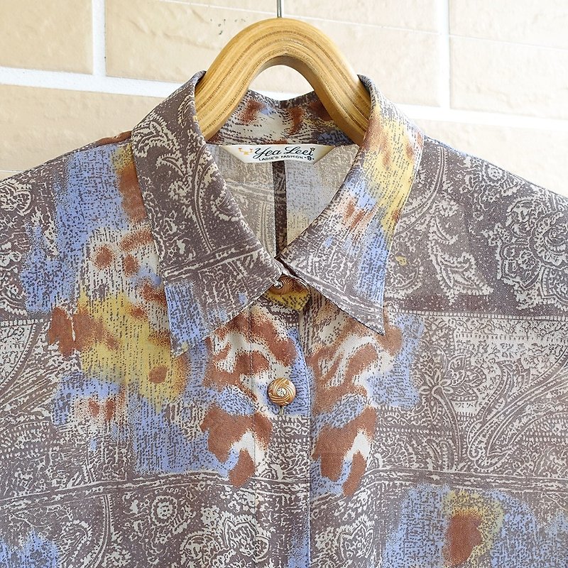 │Slowly │ abstract flower - ancient shirt │ vintage. Retro. - Women's Shirts - Other Materials Multicolor