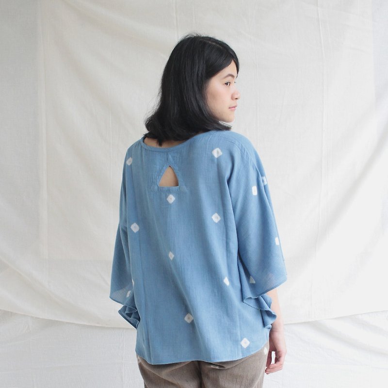 Butterfly shirt / indigo dot / loose fitting cotton blouse - เสื้อผู้หญิง - ผ้าฝ้าย/ผ้าลินิน สีน้ำเงิน