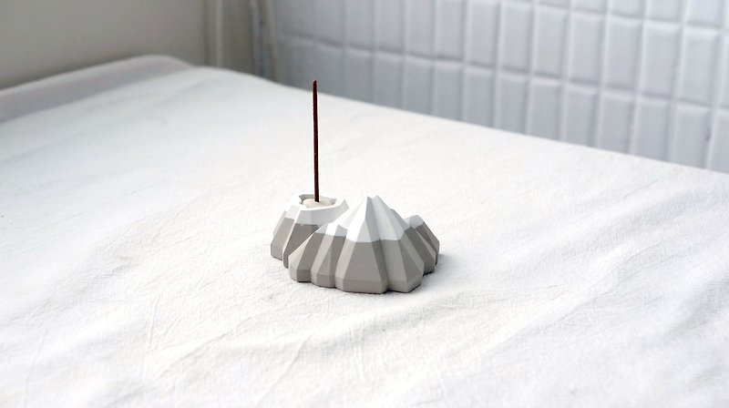 Volcano Incense Holder (Large Size) | Dried Flower x Incense Incense x Coil Incense x Diffuser Stone - Fragrances - Cement Silver