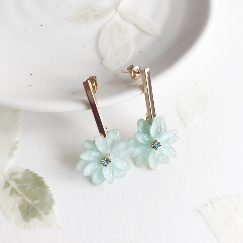 立體真花珠寶淡藍色菊花耳環配施華洛水晶花蕊 18K包金耳針 - 耳環/耳夾 - 植物．花 藍色