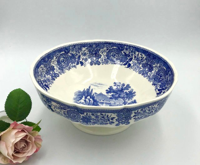 Villeroy and Boch Blue Burgenland Salad Bowl on the raised Foot
