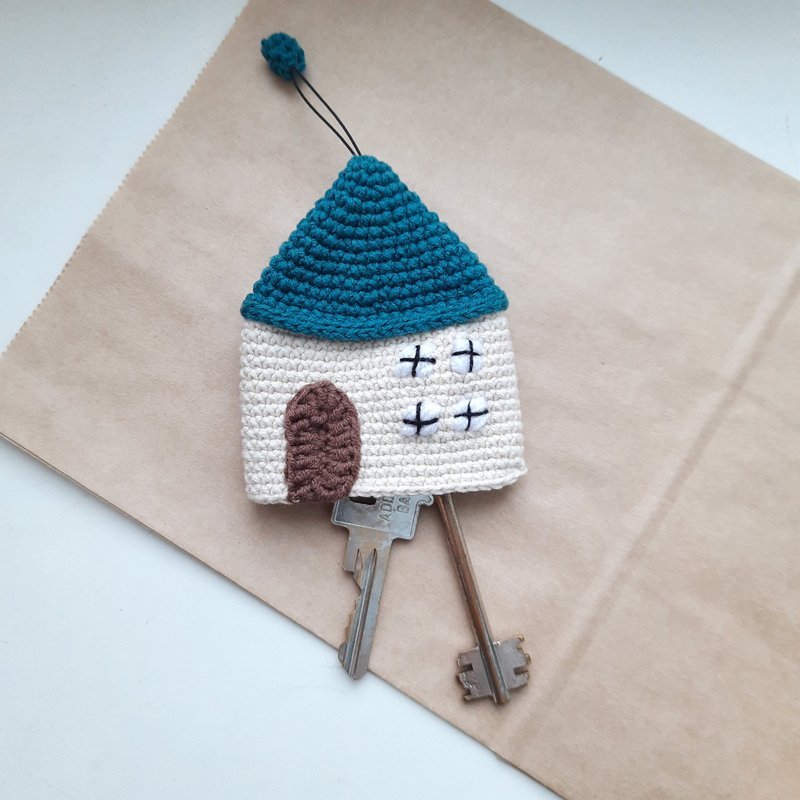 Cute keychain in the form of a house. Housewarming gift. Home decor. Key holder - ที่ห้อยกุญแจ - ผ้าฝ้าย/ผ้าลินิน 