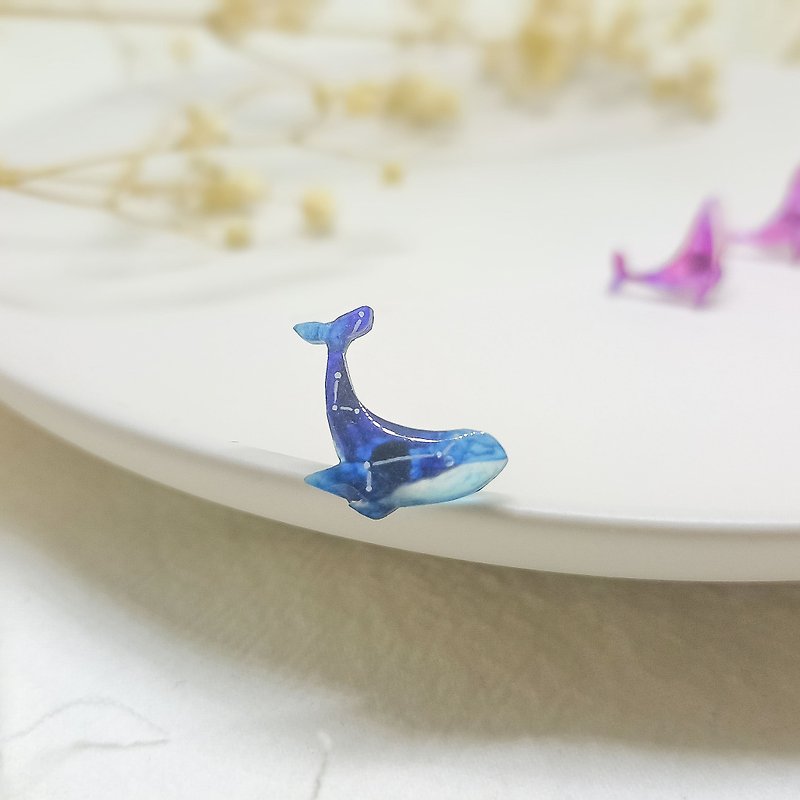 cosmic whale ear acupuncture - ต่างหู - เรซิน สีน้ำเงิน