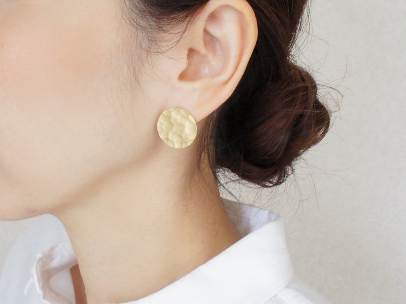 真鍮イヤリング　surface - ピアス・イヤリング - 銅・真鍮 ゴールド