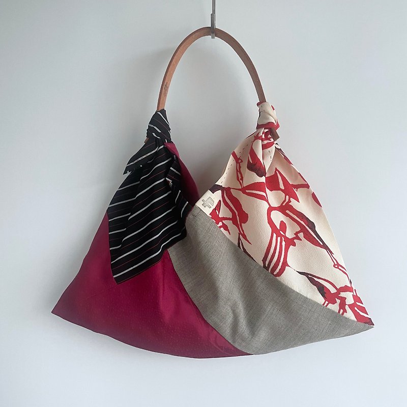 Unique | Single layered multi-colored AZUMA bag  -Magenta Mix - กระเป๋าถือ - ผ้าไหม สีแดง