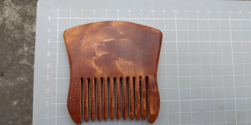 就是愛木頭 臺灣牛樟木方塊型口袋梳(D)