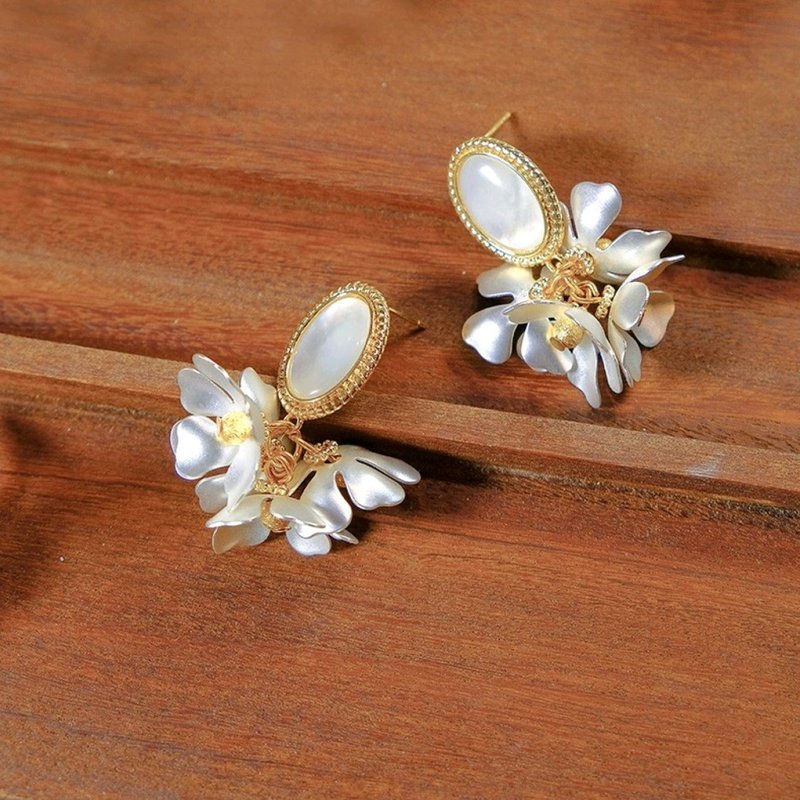 1KM Replica Romance Lace Shell Matte Flower Earrings - Earrings & Clip-ons - Other Materials 