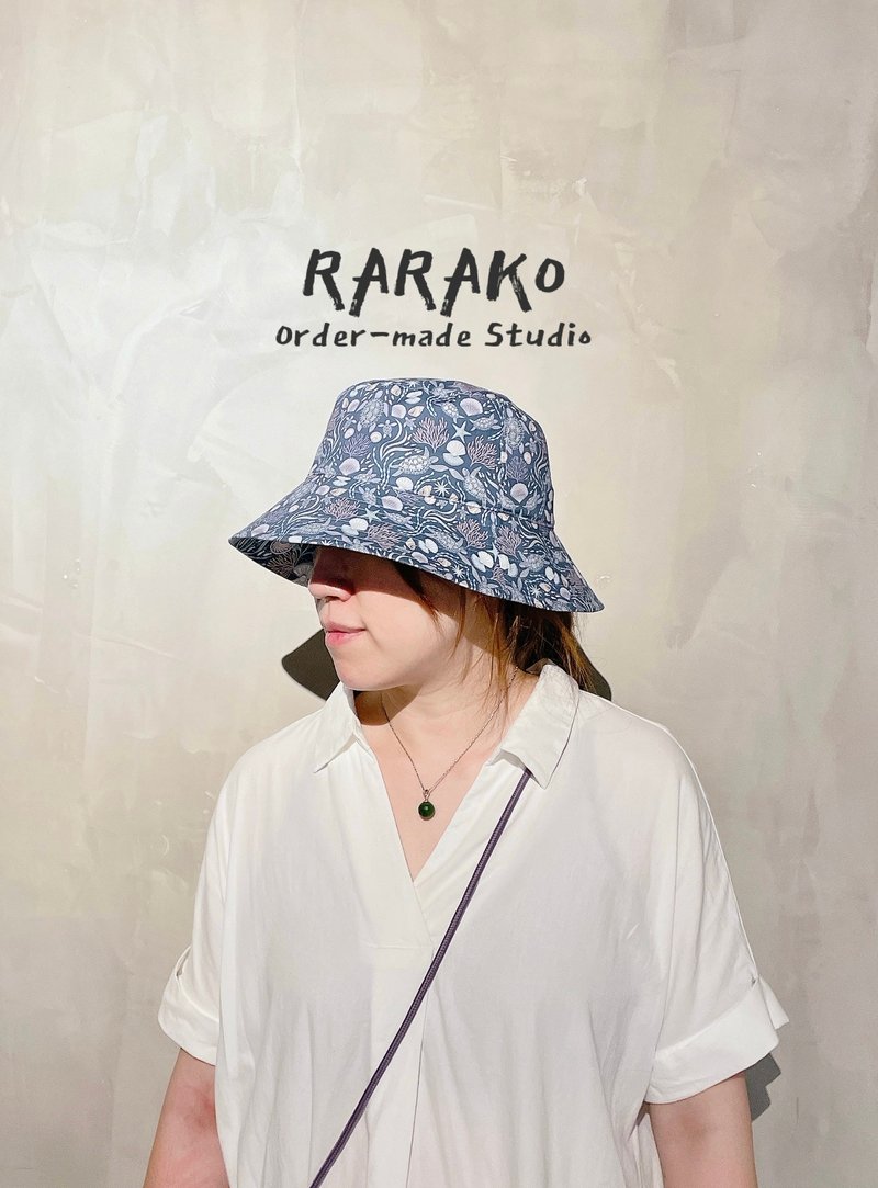 RARAKO-Handmade parent-child hats-Adults & children's fisherman hats-Ocean Pearlescent Dark Blue Hot Silver Turtle - หมวก - ผ้าฝ้าย/ผ้าลินิน 