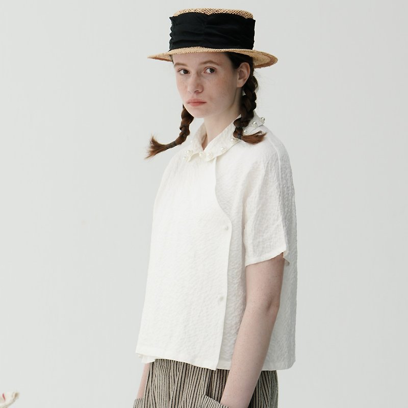 Pearl buckle side open white shirt / cotton Linen Chinese - Women's Tops - Cotton & Hemp White